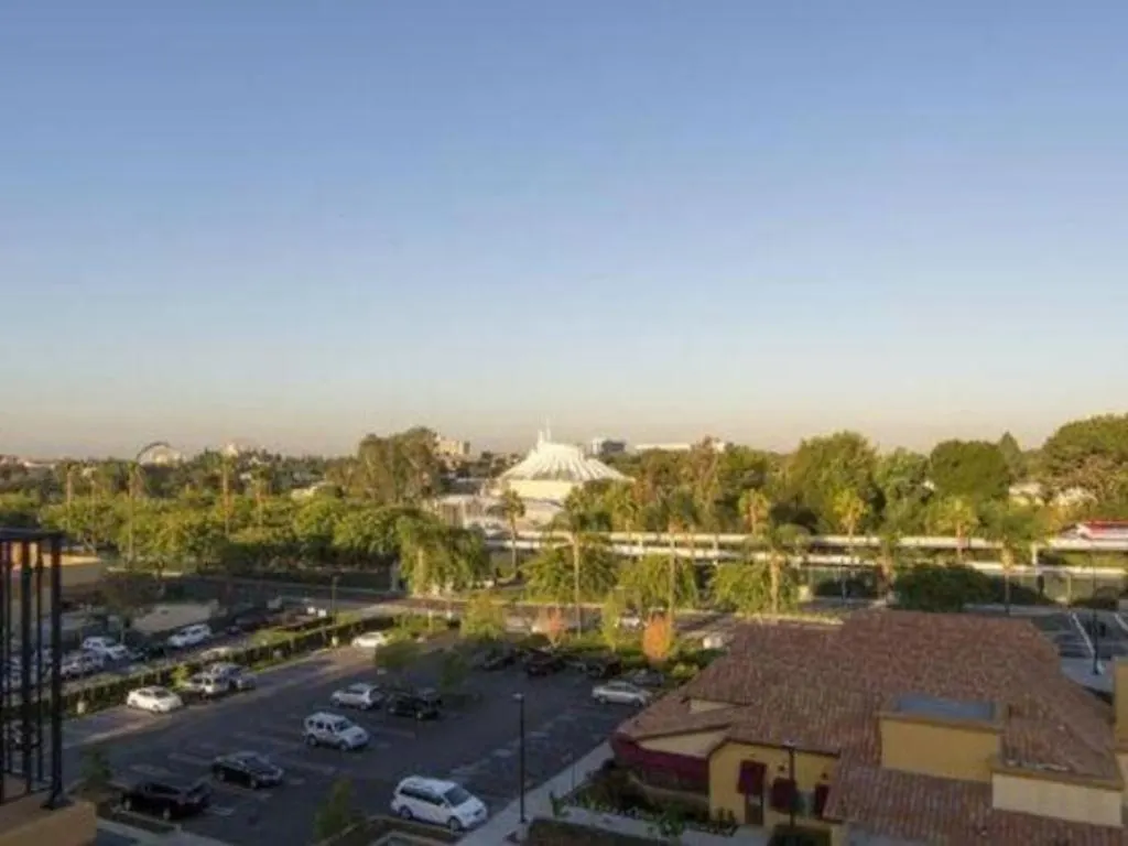 Courtyard Anaheim Theme Park Entrance Hotel